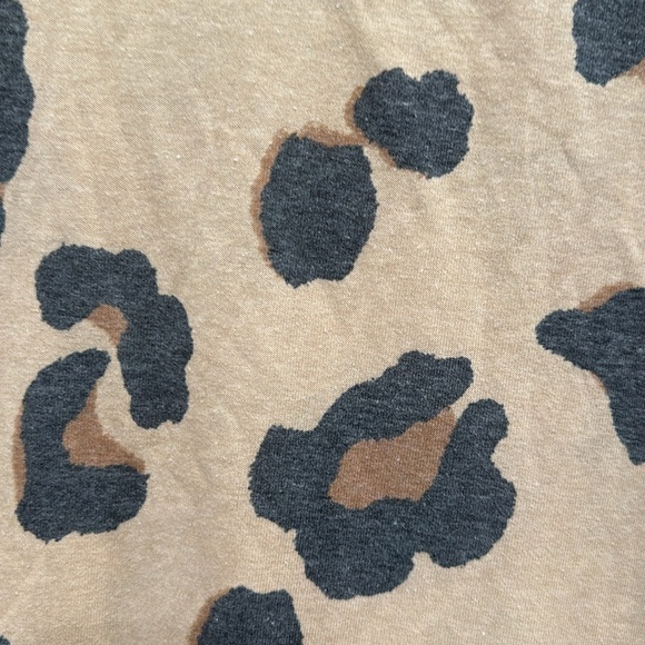 Leopard Print T-shirt dress size Medium. Very soft Material. - Picture 4 of 4